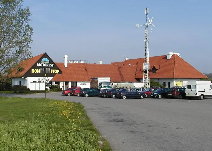 Motorest A Rohlenka Austerlitz Мотель